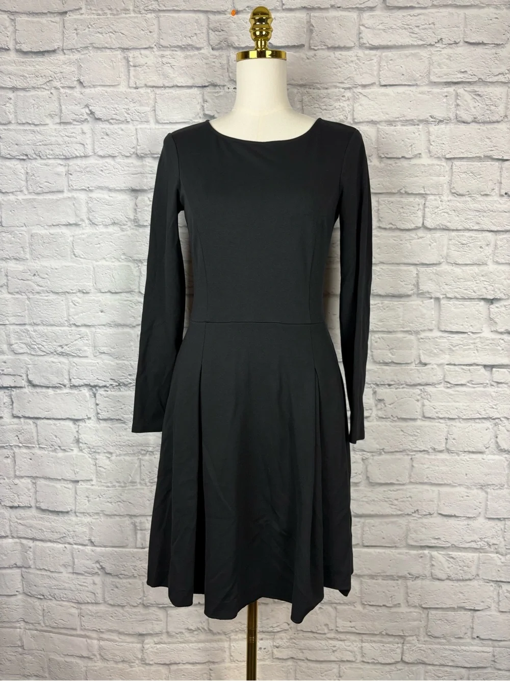 theory long sleeve black dress Theory long sleeve knee length dress size 4